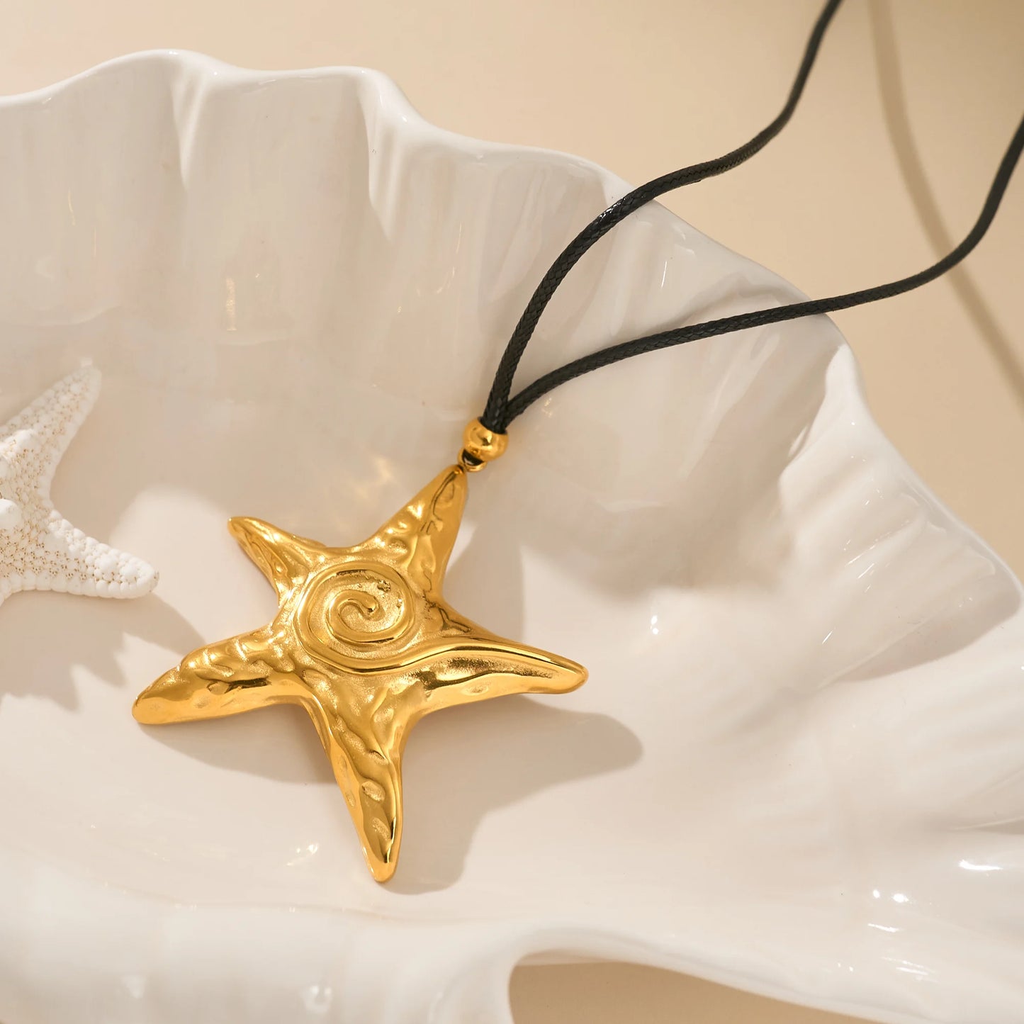 MYNECK Factory's Premium 18K Gold Plated Stainless Steel Starfish Pendant Necklace Fashionable Jewelry for Christian Graduation
