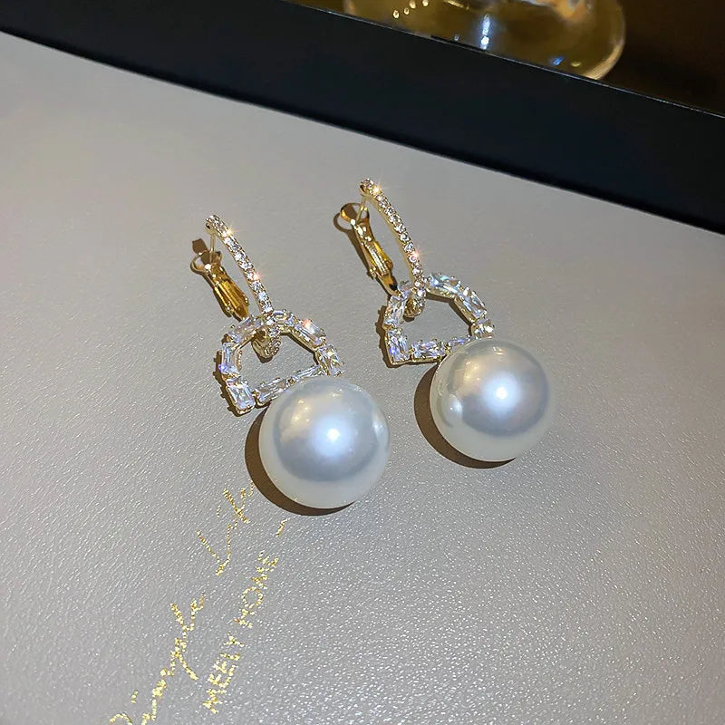 Letter D Earrings For Women Shiny Zircon Stud Earrings Light Luxury European and American Earrings Party Wedding Jewelry Gifts